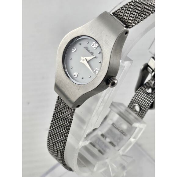 Eddie Bauer Ladies Petite Quartz Watch Mesh Band New Battery Running - Picture 2 of 11